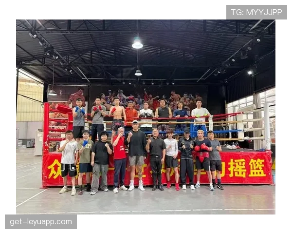 熊朝忠家的米线店开到拳台边上去了？